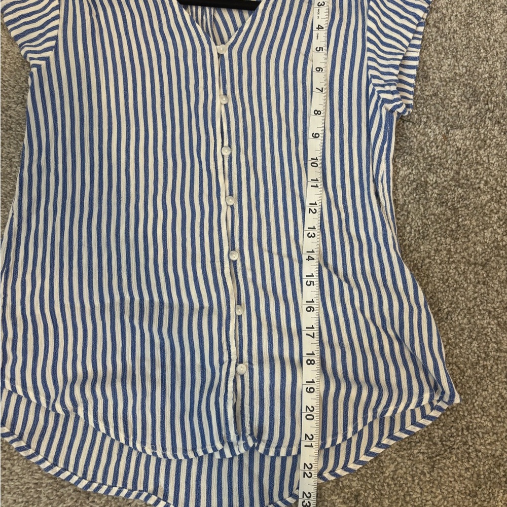Liz Claiborne Women’s Blue and White Striped Button Up Shirt - Picture 5 of 6